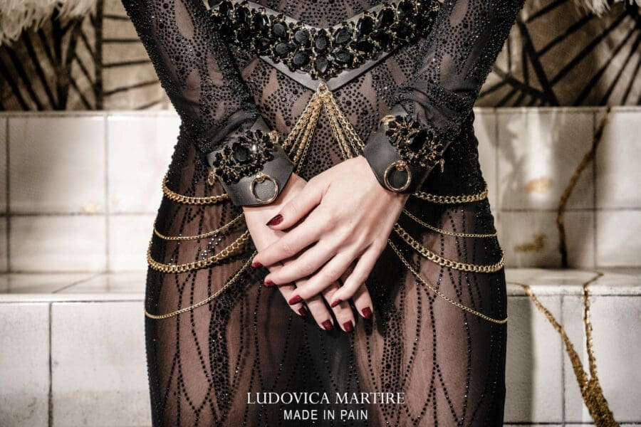 Ludovica Martire Calypso Handschelle Schwarz 4