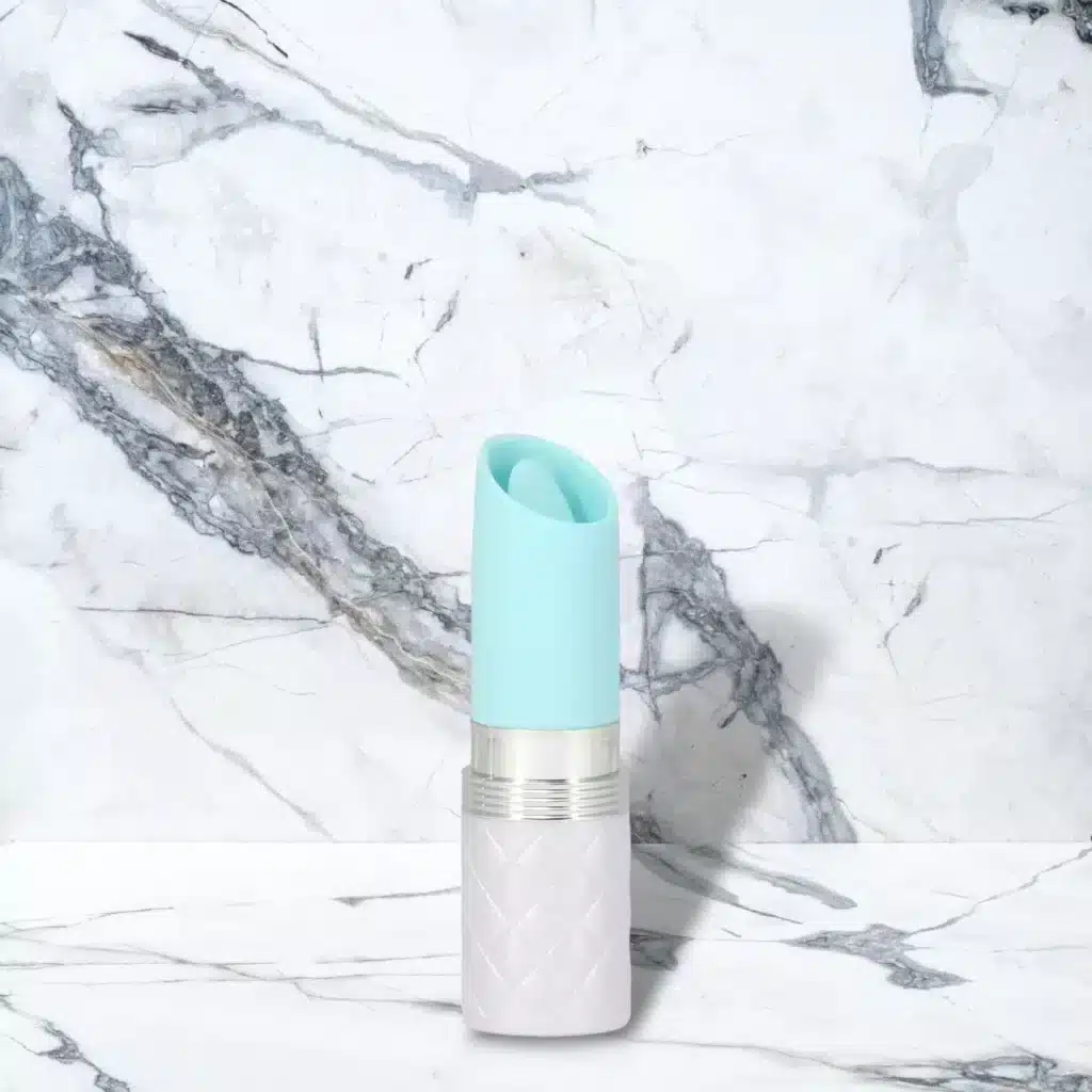 Pillow Talk Lusty Luxurious Flickering Massager Blau Grun