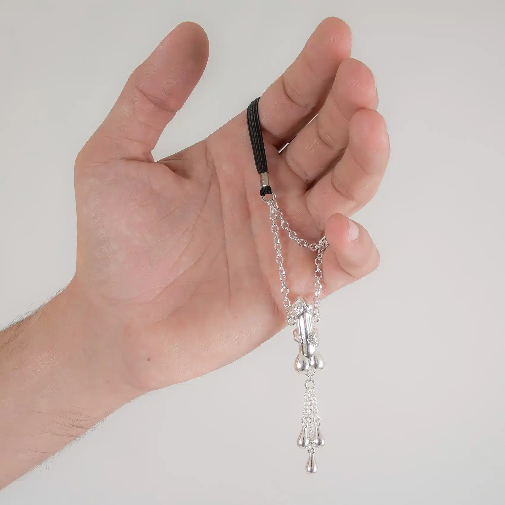 Sylvie Monthulé – Hodenschmuck Blattsilber