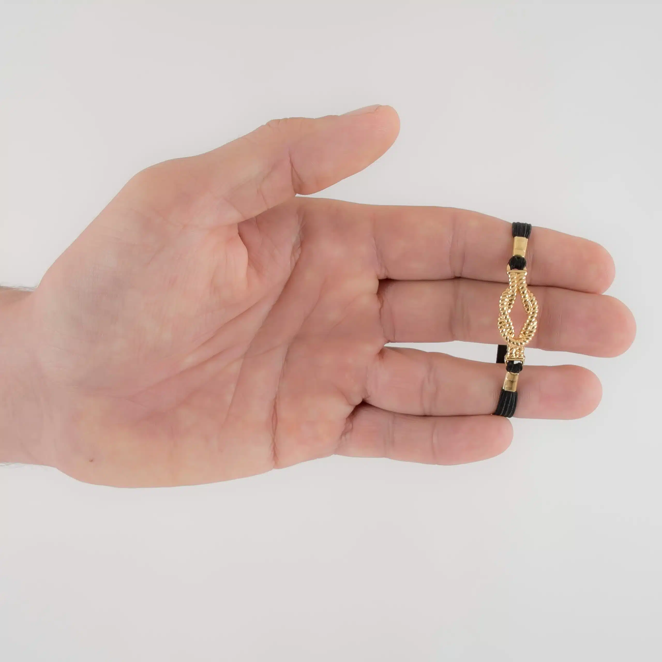 Sylvie Monthulé – Hodenschmuck Blattsilber