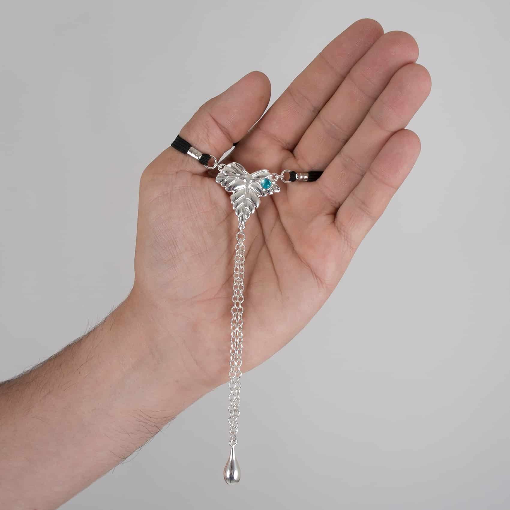 Sylvie Monthulé – Penisschmuck Blattsilber