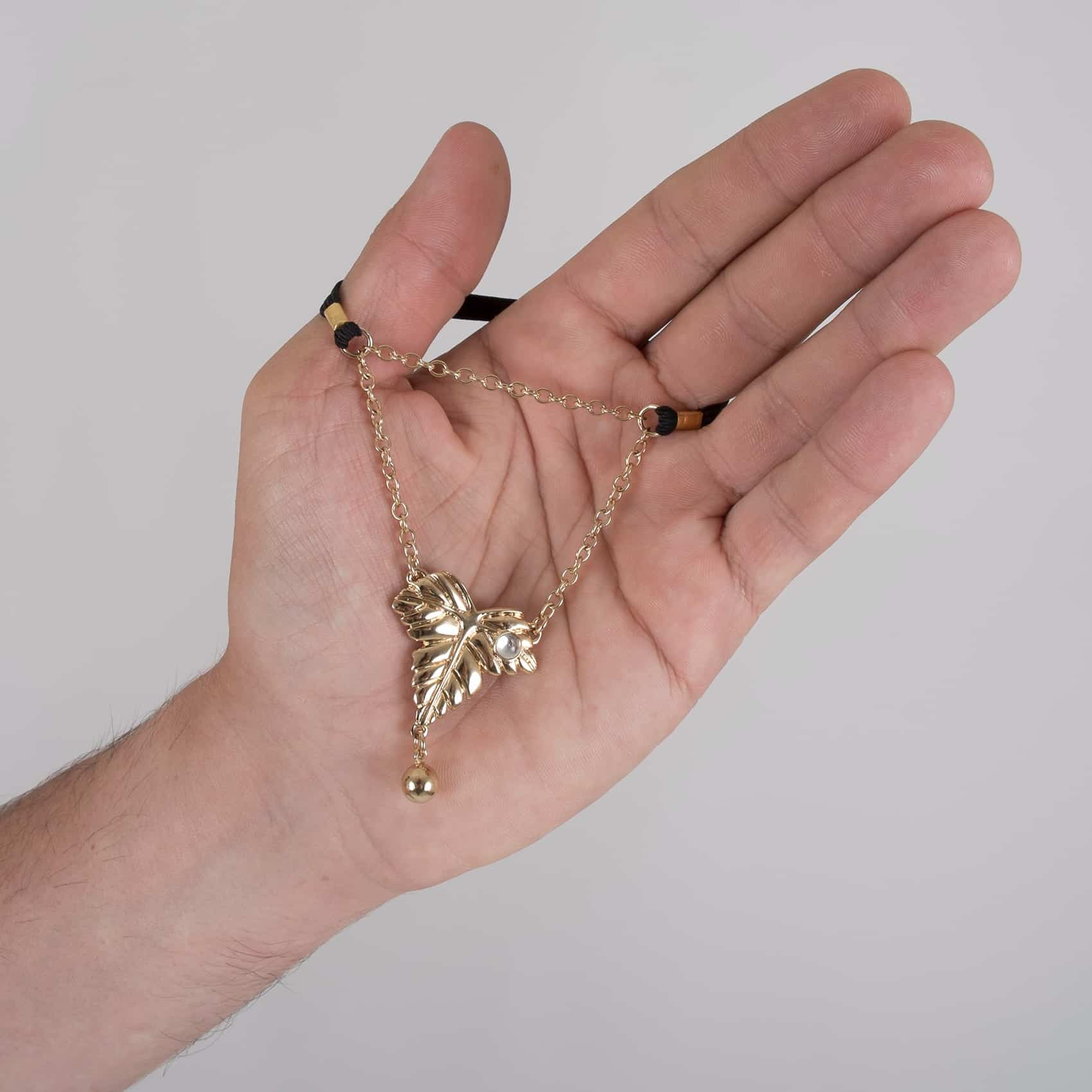 Sylvie Monthulé – Hodenschmuck Blattgold