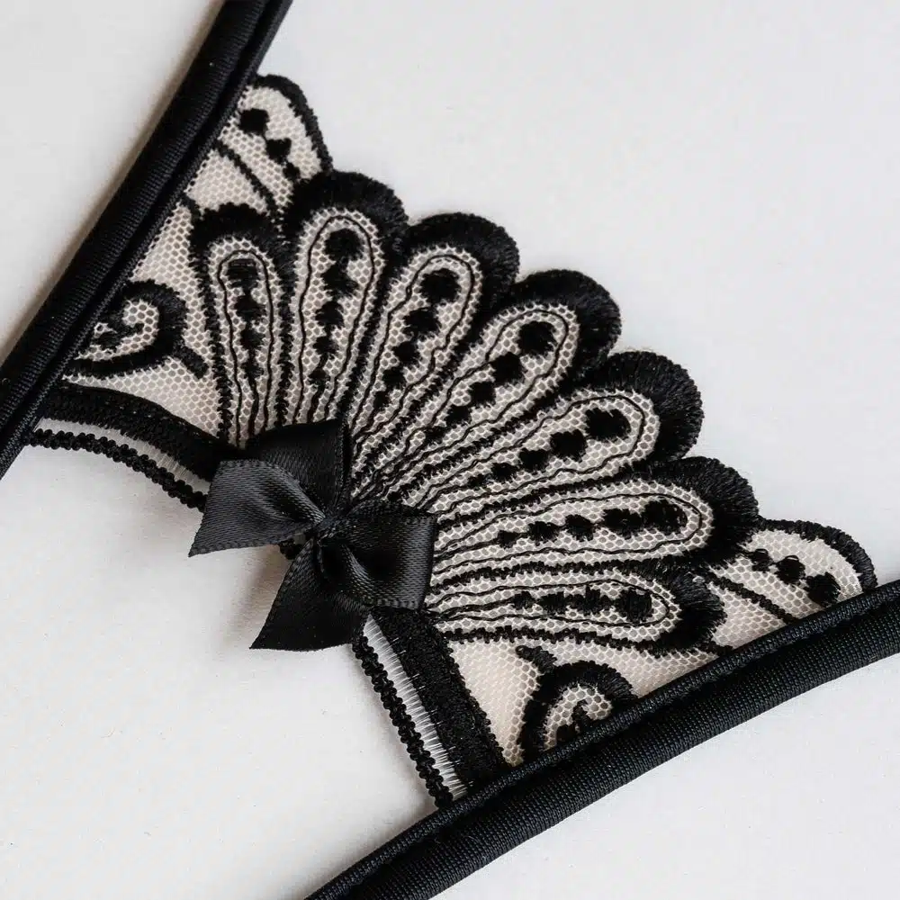Lucky Cheeks | Elegant Ouverture – Mini Open T-String – Schwarz – Bild 3